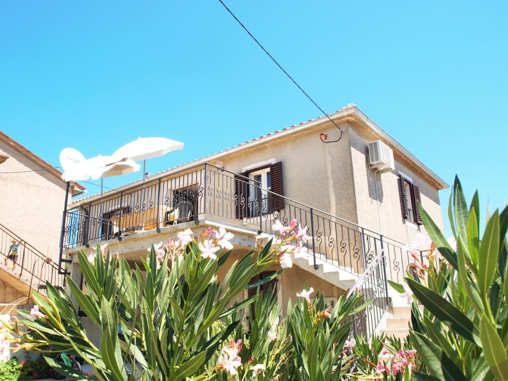Apartment Rado Vrbnik Exterior foto